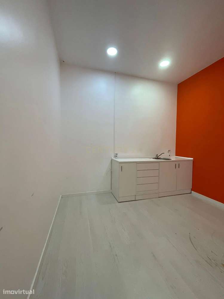 LOJA AMPLA NAS ARCADAS DO SHOPPING DE MASSAMÁ COM DUAS MONTRAS E GRAND - Grande imagem: 4/16