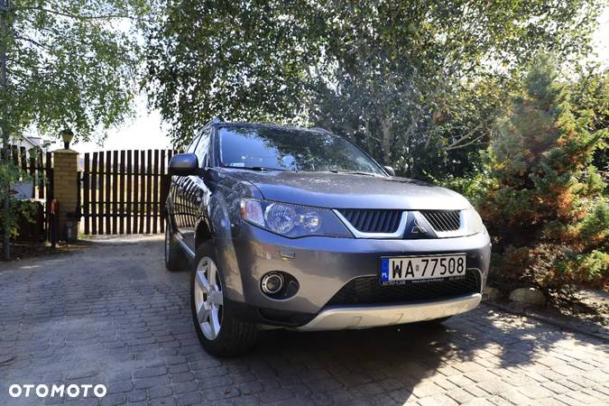 Mitsubishi Outlander - 2