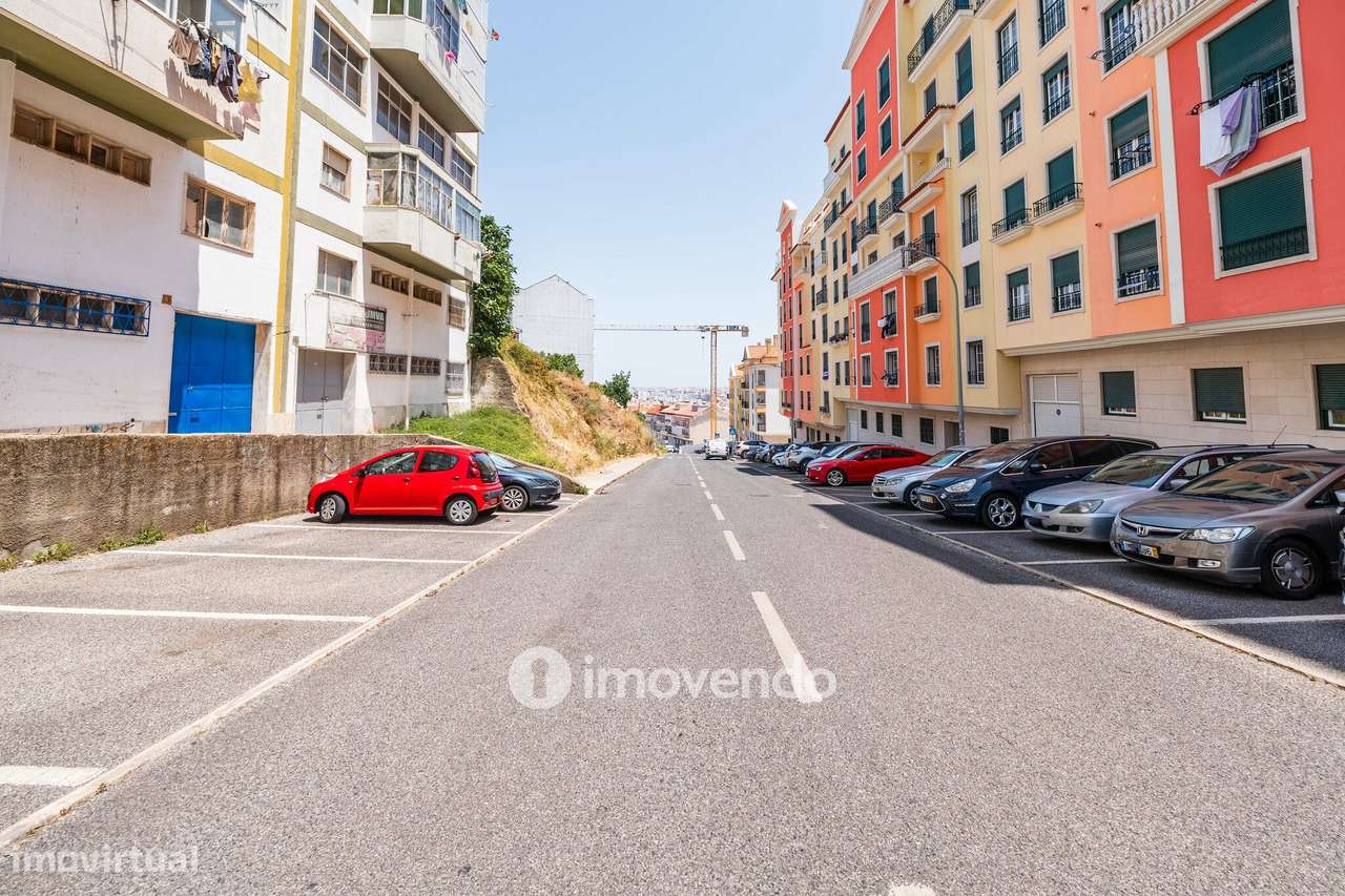 Apartamento T2, com estacionamento e cozinha equipada, na Amadora-50