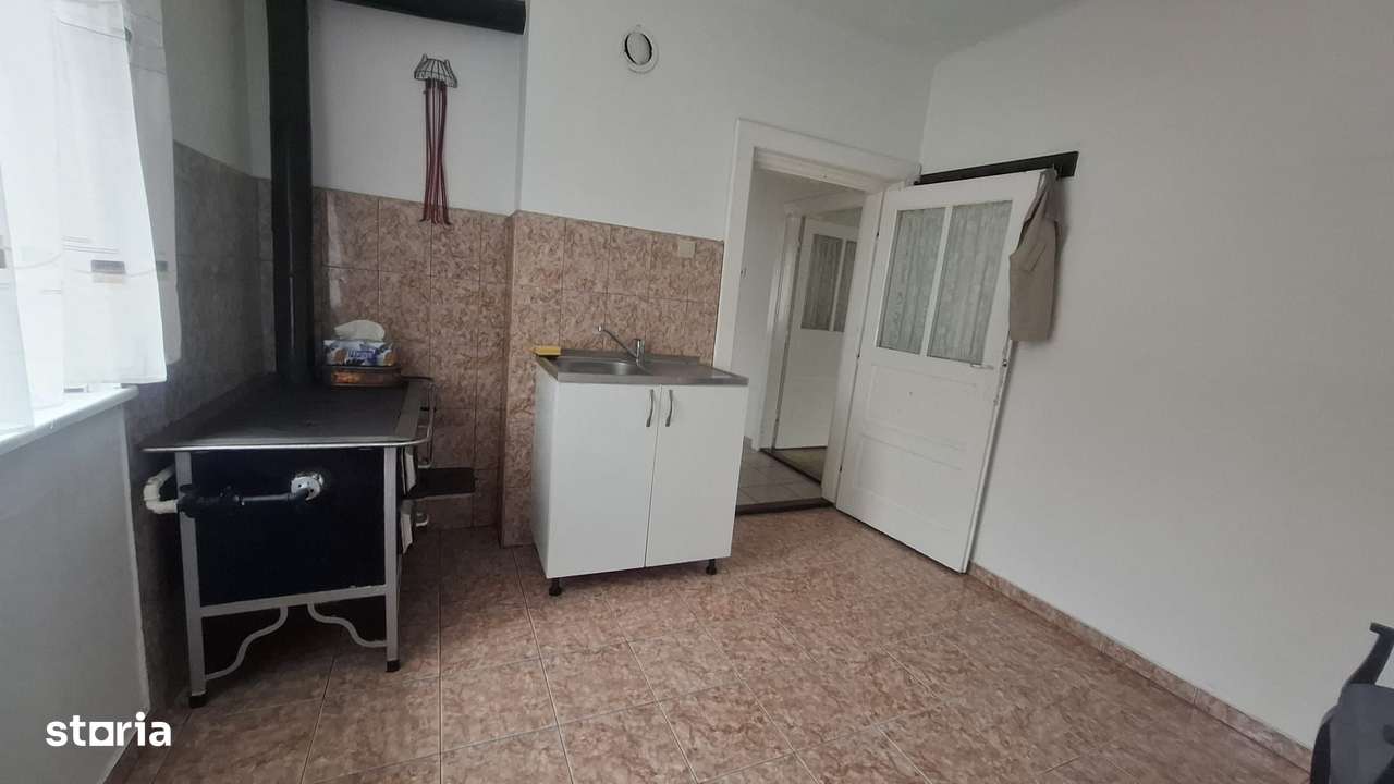 Spațiu cu potențial dublu: locuință sau sediu!-4