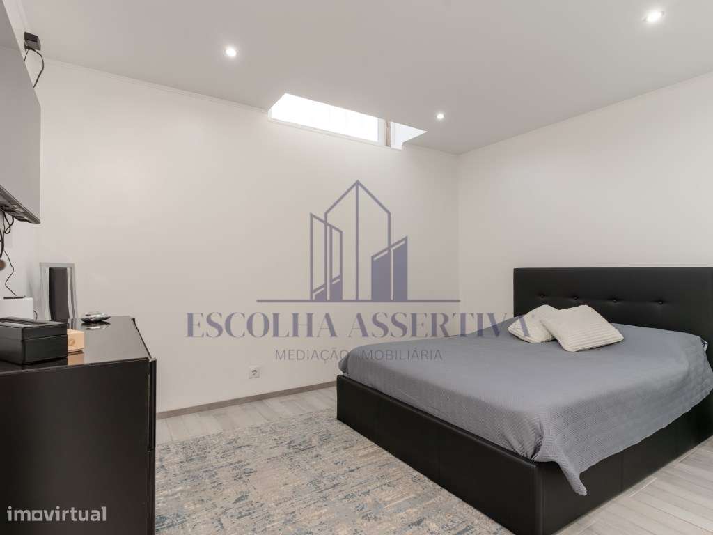 Loja com 95m2 transformada em apartamento T2-7