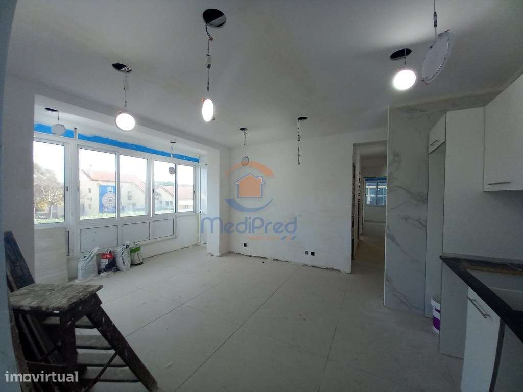 Apartamento T4 remodelado com varanda no Laranjeiro - Grande imagem: 4/36