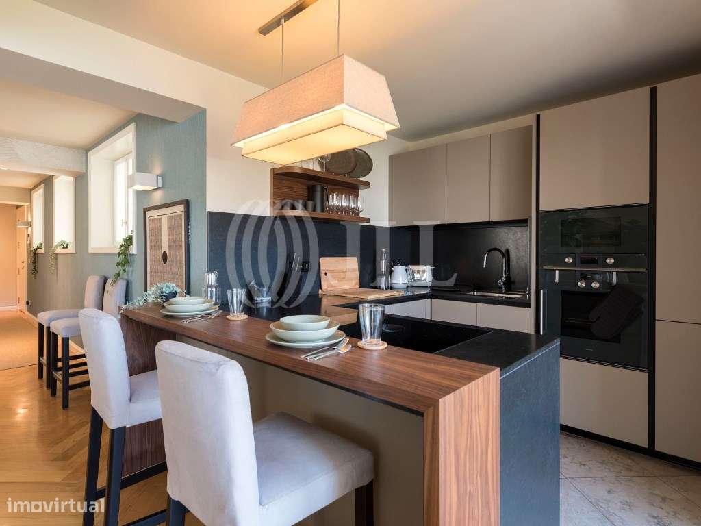 Apartamento T3 com garagem no Edifício Emporium, Porto-11