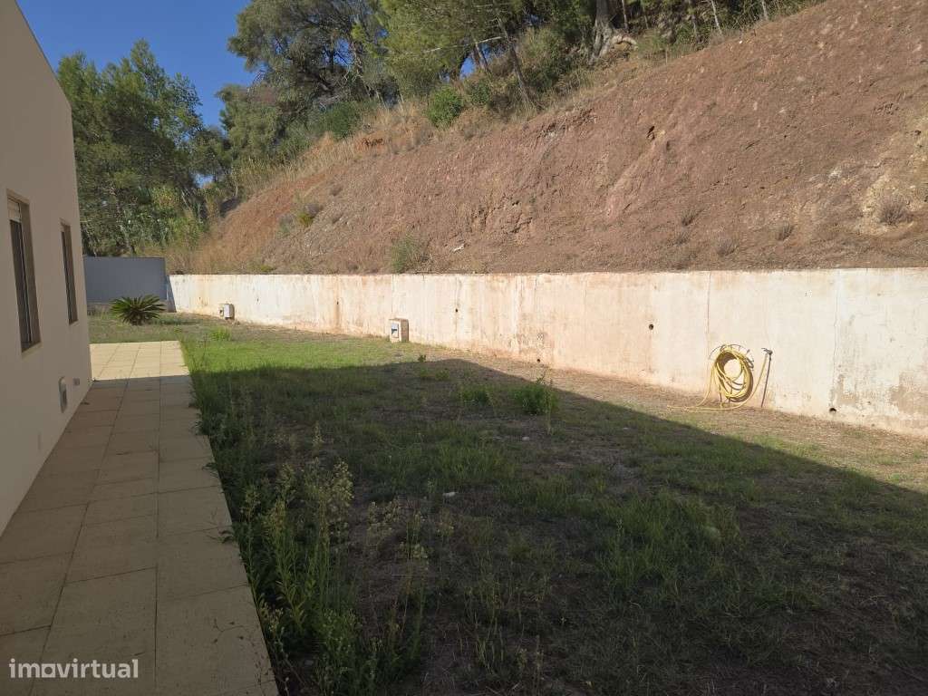 Moradia T5 com Terraço e Piscina-15