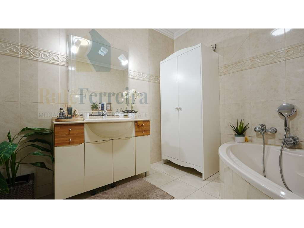 Já viu a área deste apartamento T3 com terraço- Mafra !!-27