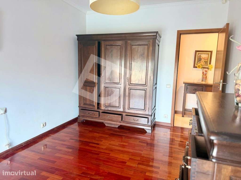 Moradia T4 Isolada c/ Jardim - Patela - S. Bernardo-25