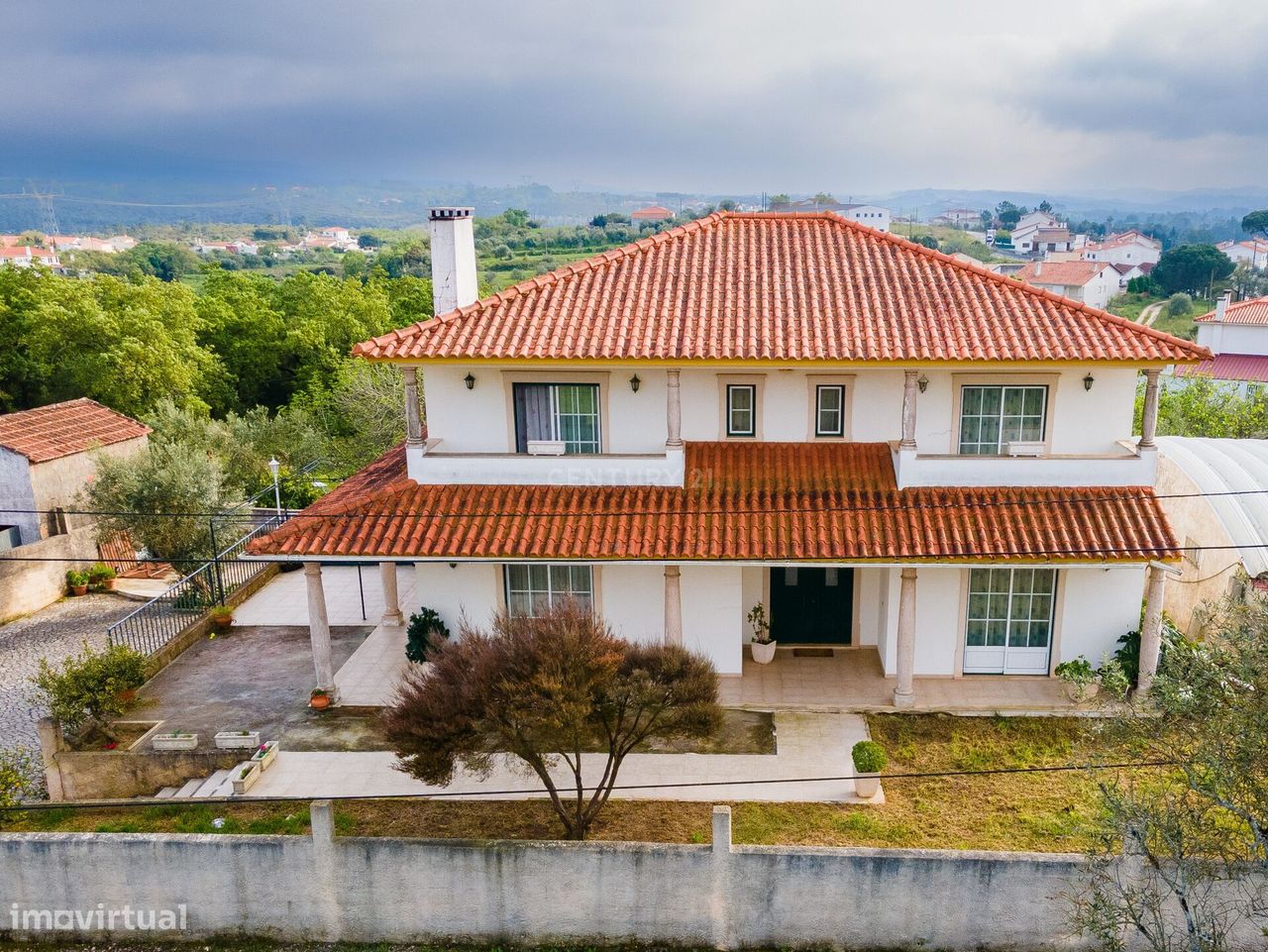 Moradia T4+1,com Áreas Espaçosas e uma Vista Magnífica para a Serra de