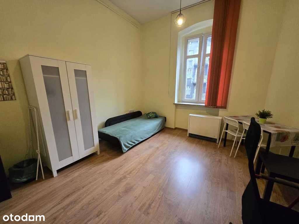 Obszerne mieszkanie w centrum Katowic-2