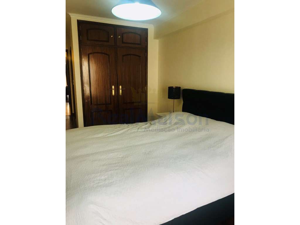 Vende-se Apartamento T3 c/ Box/Garagem - Mem Martins-3