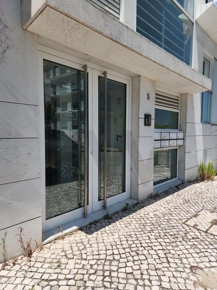 T2 Mobilado com Vista Mar - Arrendamento - Capuchos, Caparica - Grande imagem: 4/33