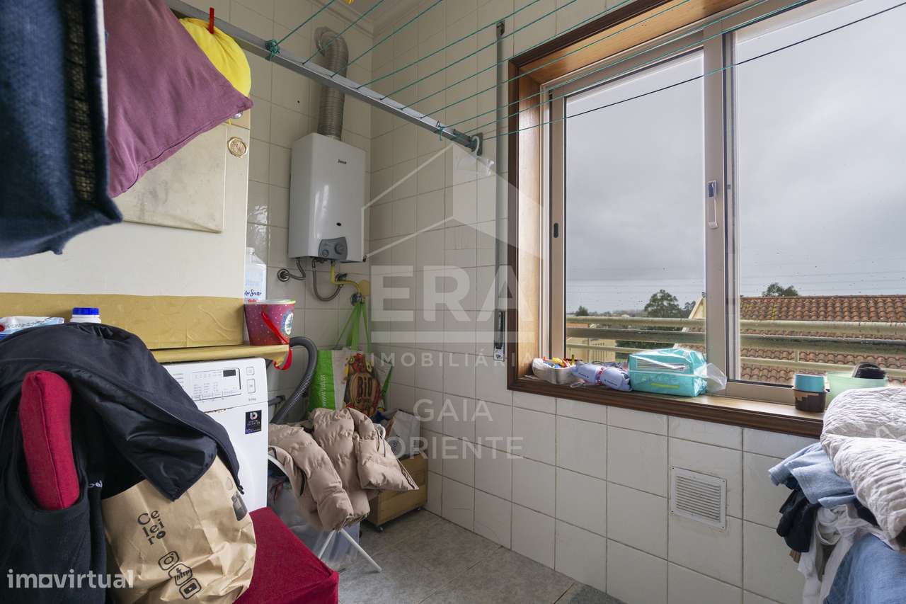 Apartamento T3 com Áreas Generosas em Serzedo-25