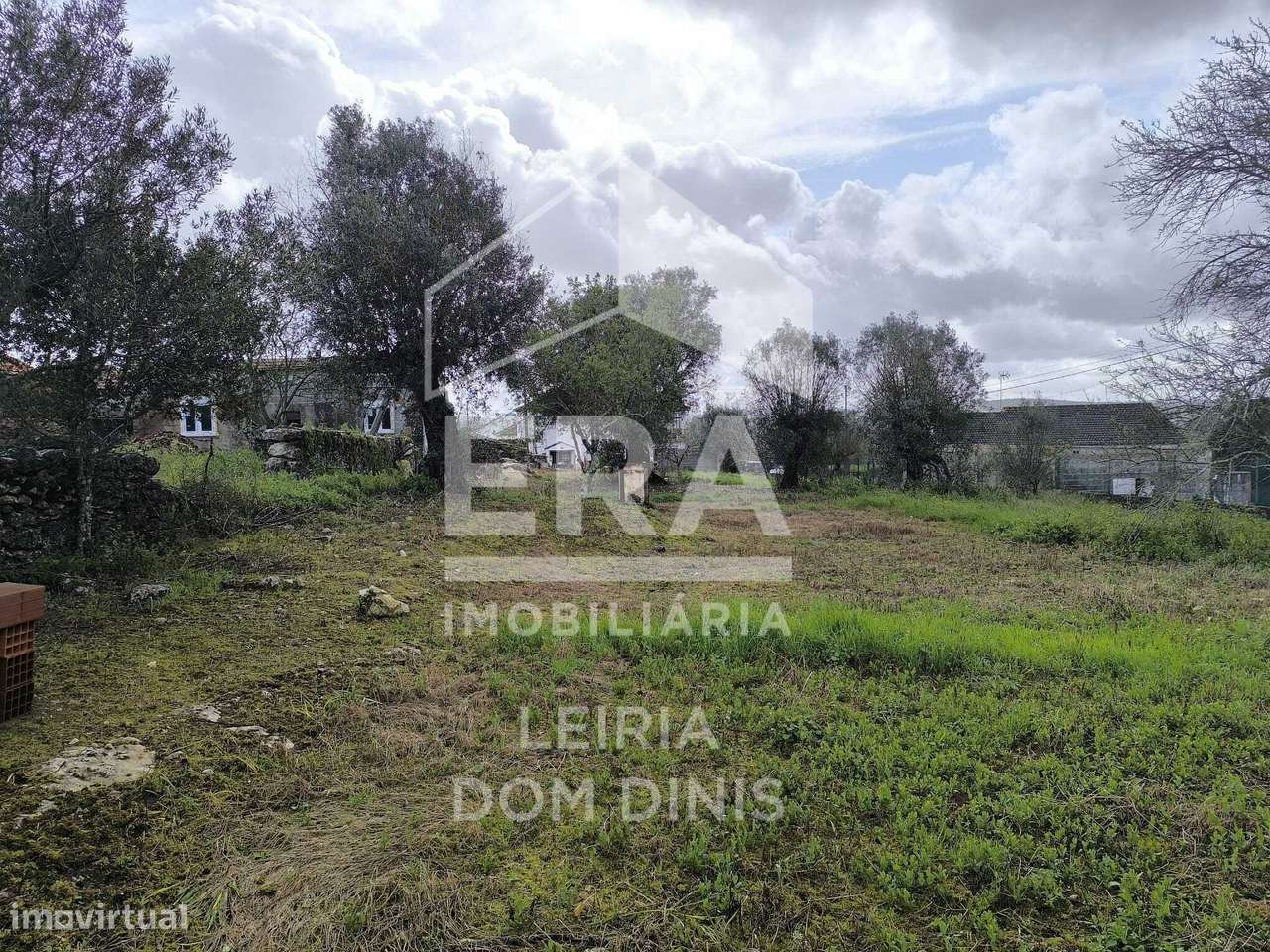 Terreno Urbano com Acesso Pavimentado e Vedação - Grande imagem: 2/6