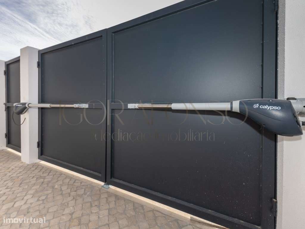 Moradia Geminada T3 com Suíte e Ótimo Espaço Exterior-42