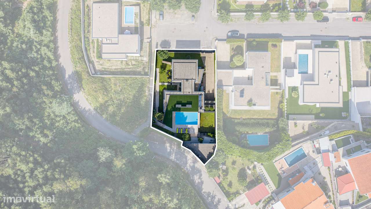Moradia T4 com Rooftop Panorâmico e Piscina Privativa em GUIMARÃES-47