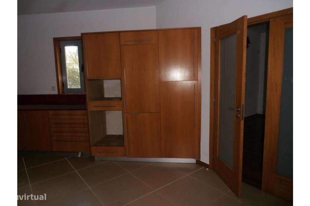 Moradia T3+1 - Com Garagem Box e Terreno - Aldreu - Grande imagem: 5/13