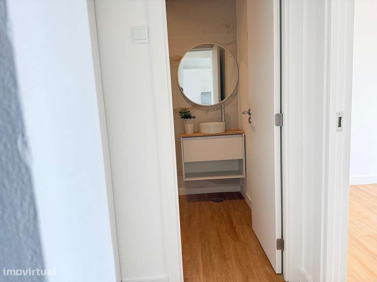 Apartamento T1 totalmente renovado localizado na Av. 5 de Outubro Faro-7