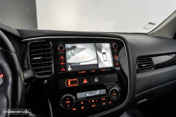 Mitsubishi Outlander 2.0 PHEV Instyle Navi - 12