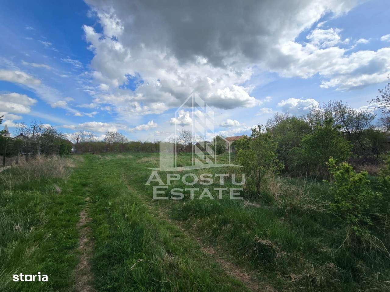 Teren 2000 mp  Intravilan - Imagine principală: 2/4