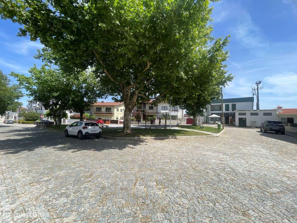 Apartamento T3 com lugar de garagem e arrumos fechados em Modivas, ...-26