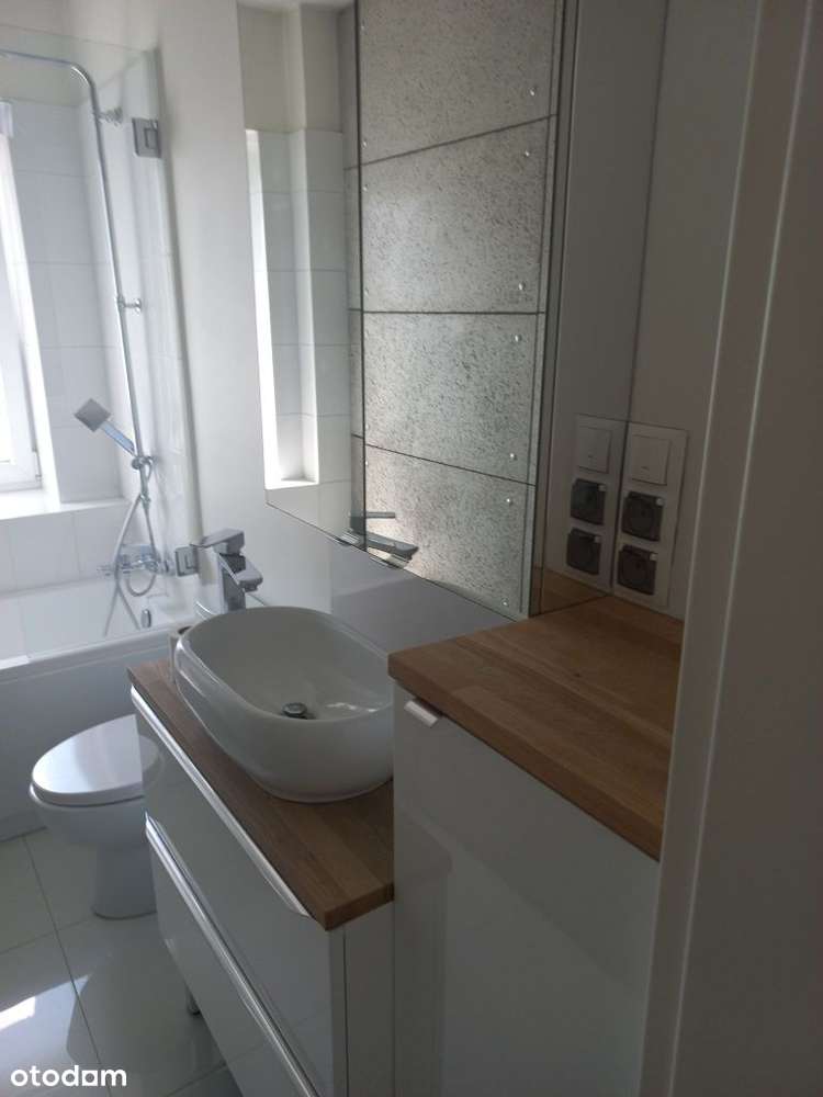 Sprzedam mieszkanie w pobliżu Forum.-1