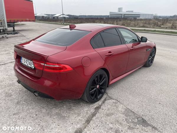 Jaguar XE - 3