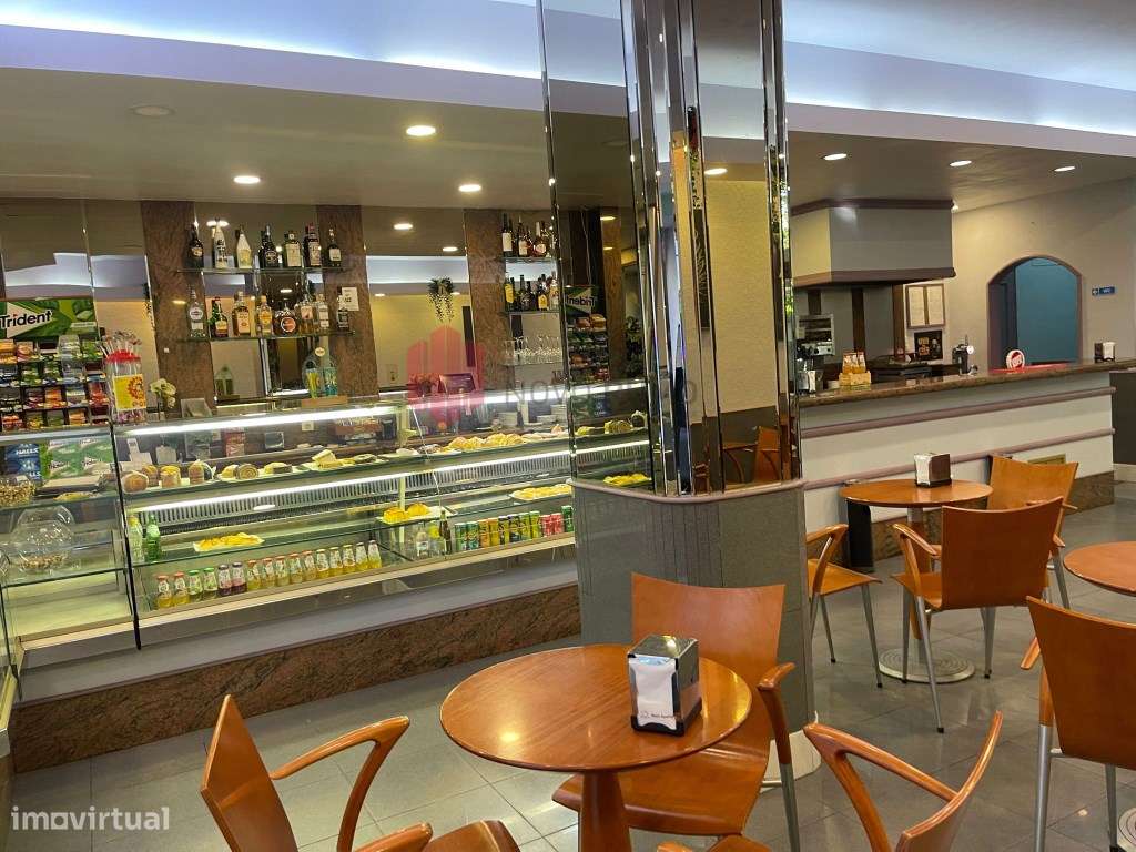 Trespasse de Café/Snack Bar, com 130 m2 de área bruta, situado na R... - Grande imagem: 5/23