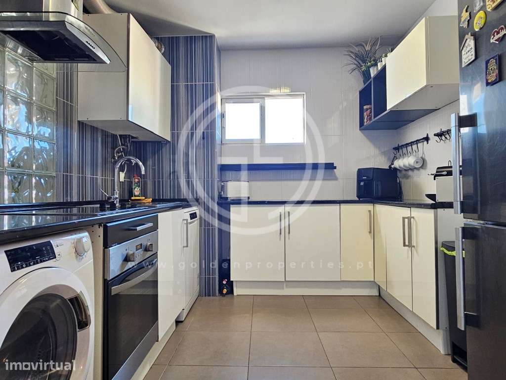 Apartamento T2 em Quarteira, com espaçoso terraço, e perto da praia-8