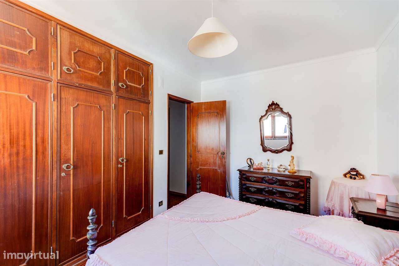 Apartamento T2 com Terraço e Garagem | Praia da Nazaré-12