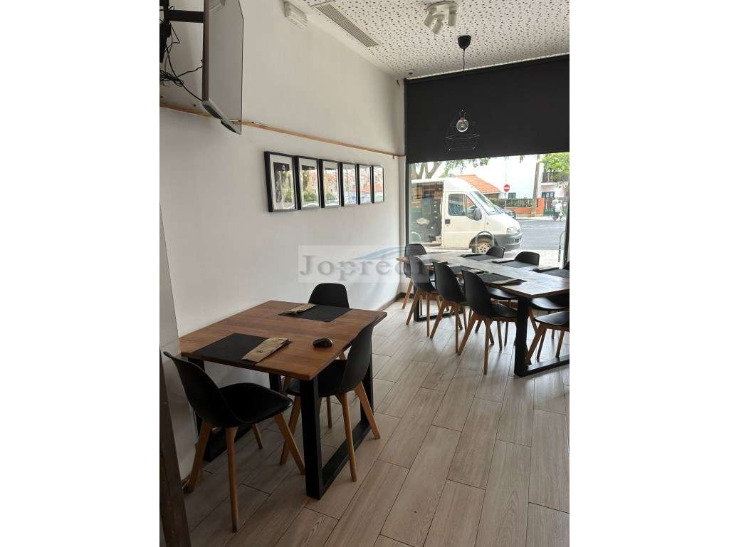 Restaurante/Pizzaria em Carcavelos-3