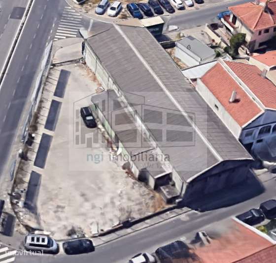 Terreno com armazém - Amadora-4
