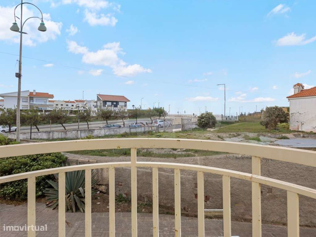 Moradia T2 com piscina e vista mar para venda em Santa Cruz.-25