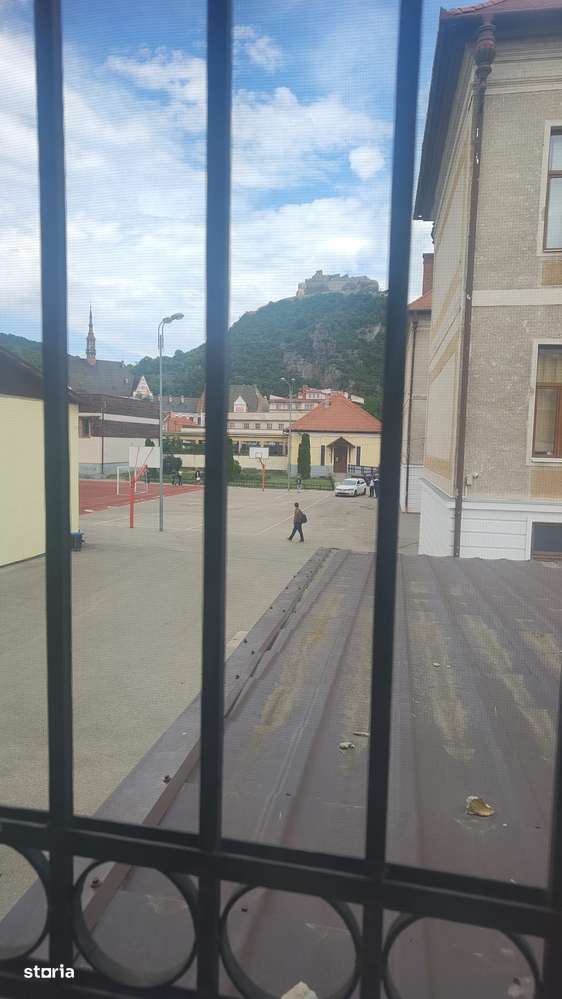 De vanzare/inchiriere apartamentin vila,zona liceul Decebal-0