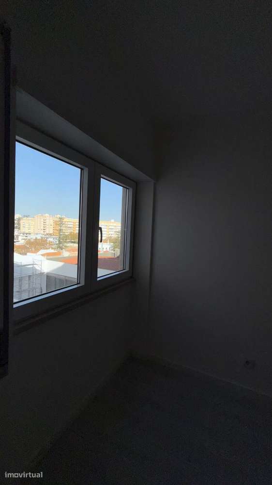 Apartamento T0 com parqueamento e vistas de mar-22