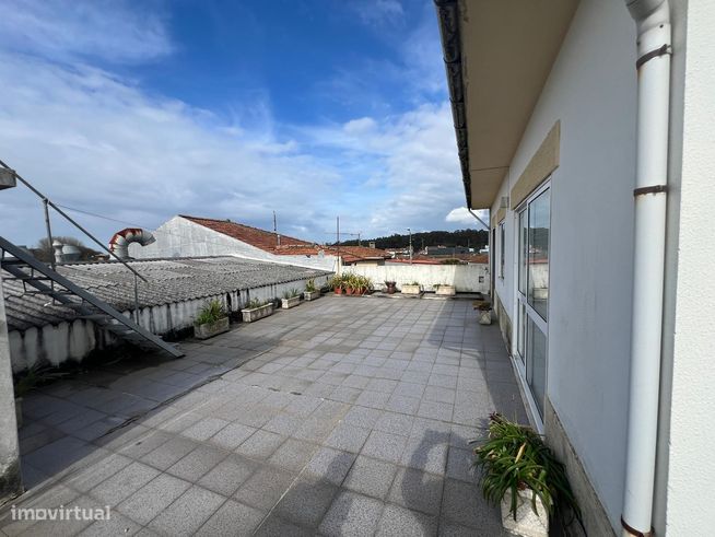 Moradia T 3 com armazém no rés/chão-20