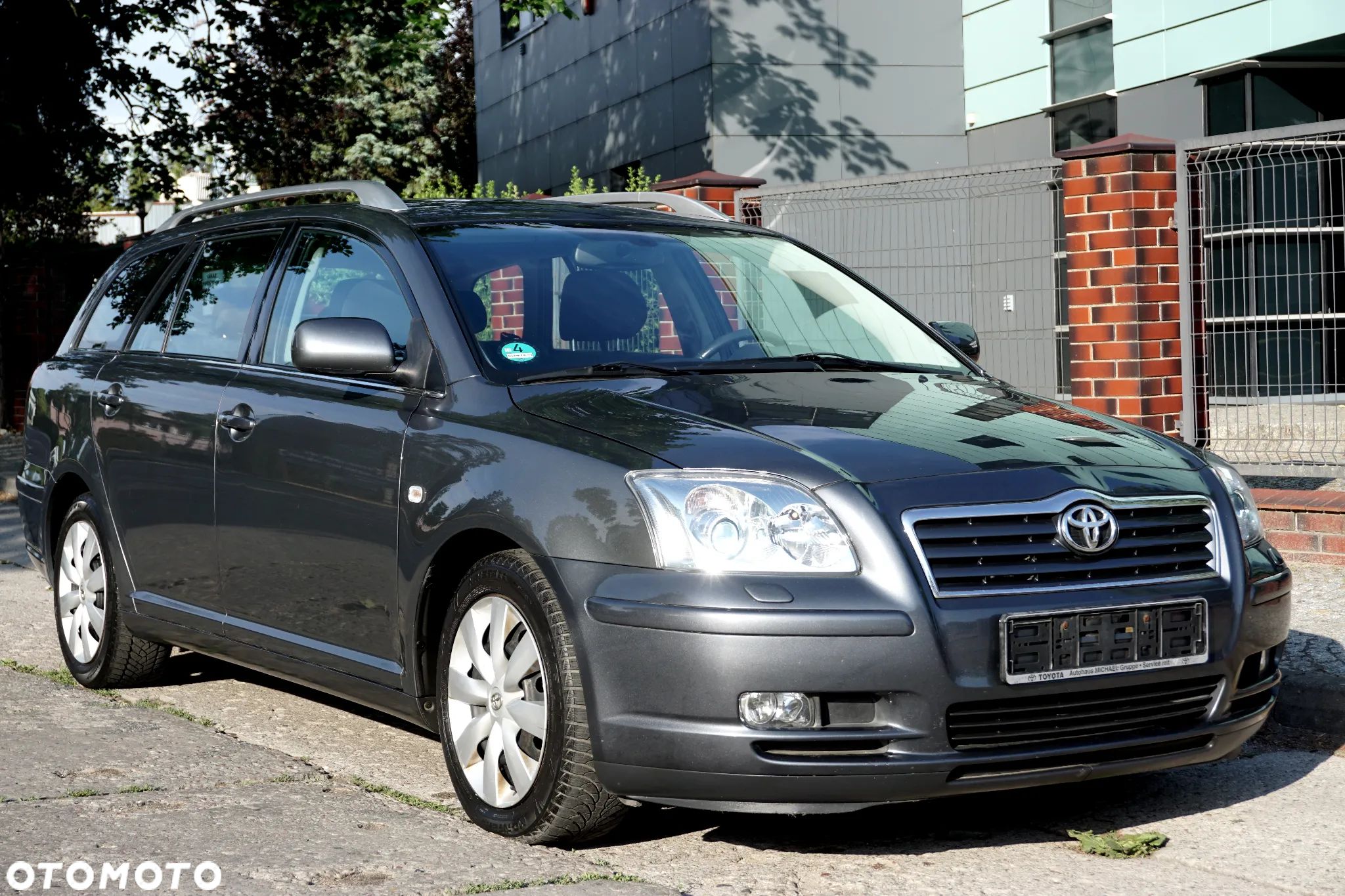 Toyota Avensis 1.8 VVT-i Combi Sol - 1