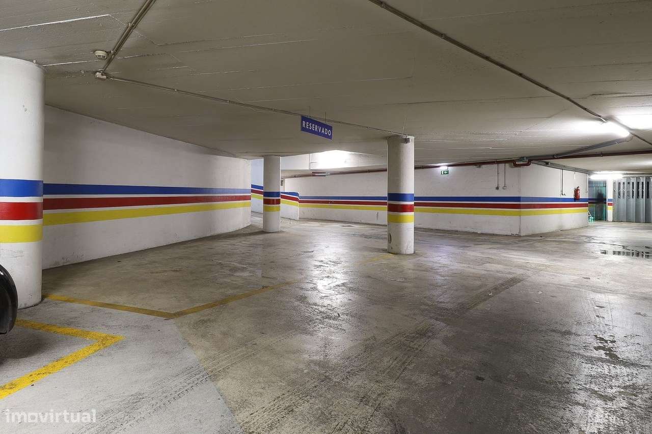 Apartamento T2 com garagem no coração de Campo de Ourique, Lisboa-36