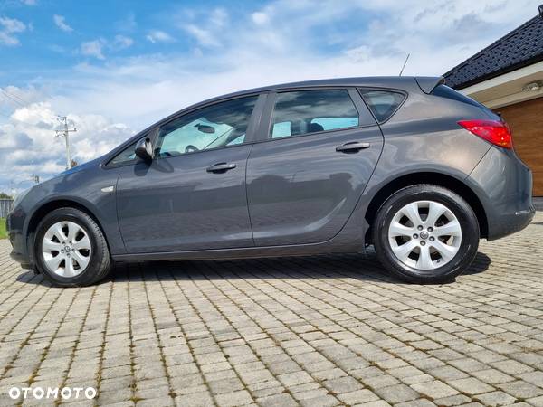 Opel Astra IV 1.3 CDTI Cosmo ecoFLEX - 11