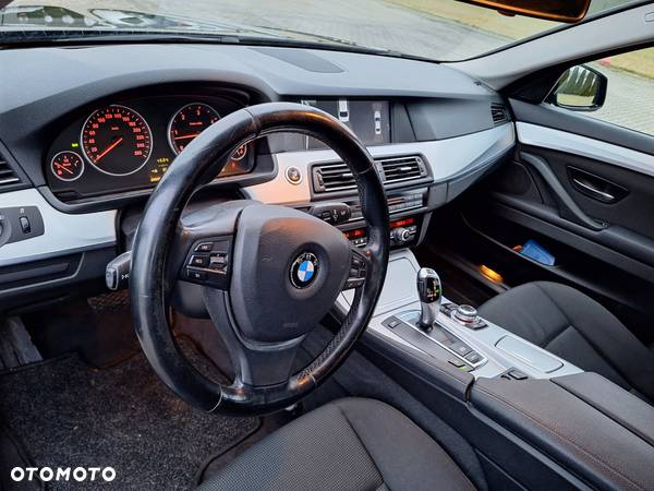 BMW Seria 5 525d Touring - 33