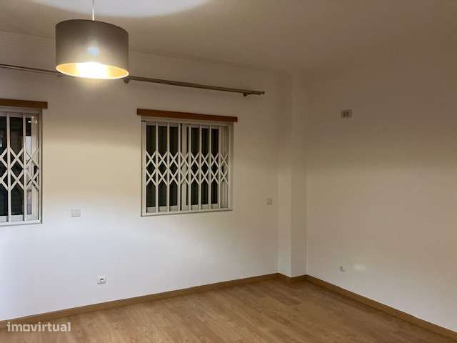 Lisboa Sul Almada Duplex T3 +1, com garagem-27