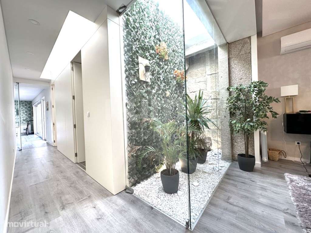 Moradia V4 Centro Cidade - Grande imagem: 4/29