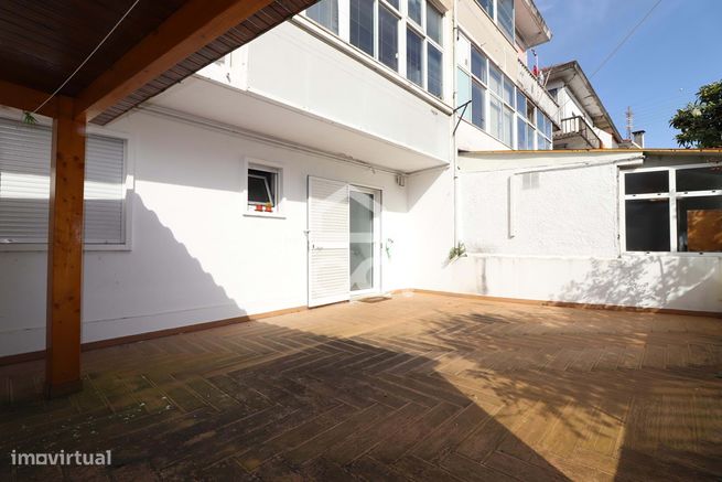 Apartamento T3 com terraço e arrumos em Eiras.-3