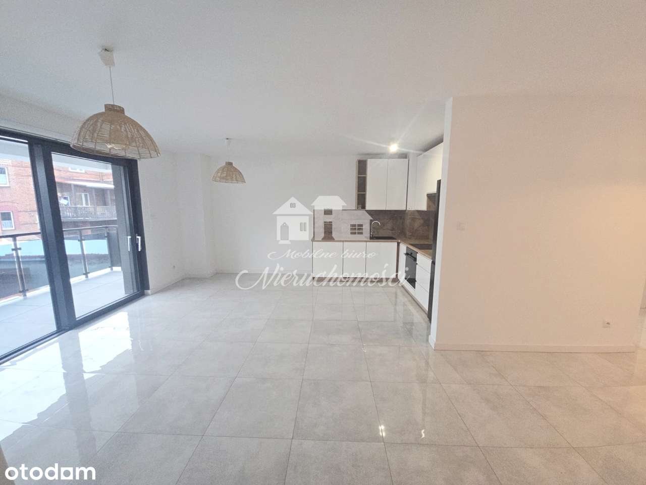 Apartament 3 pokojowy dostępny od zaraz.-0