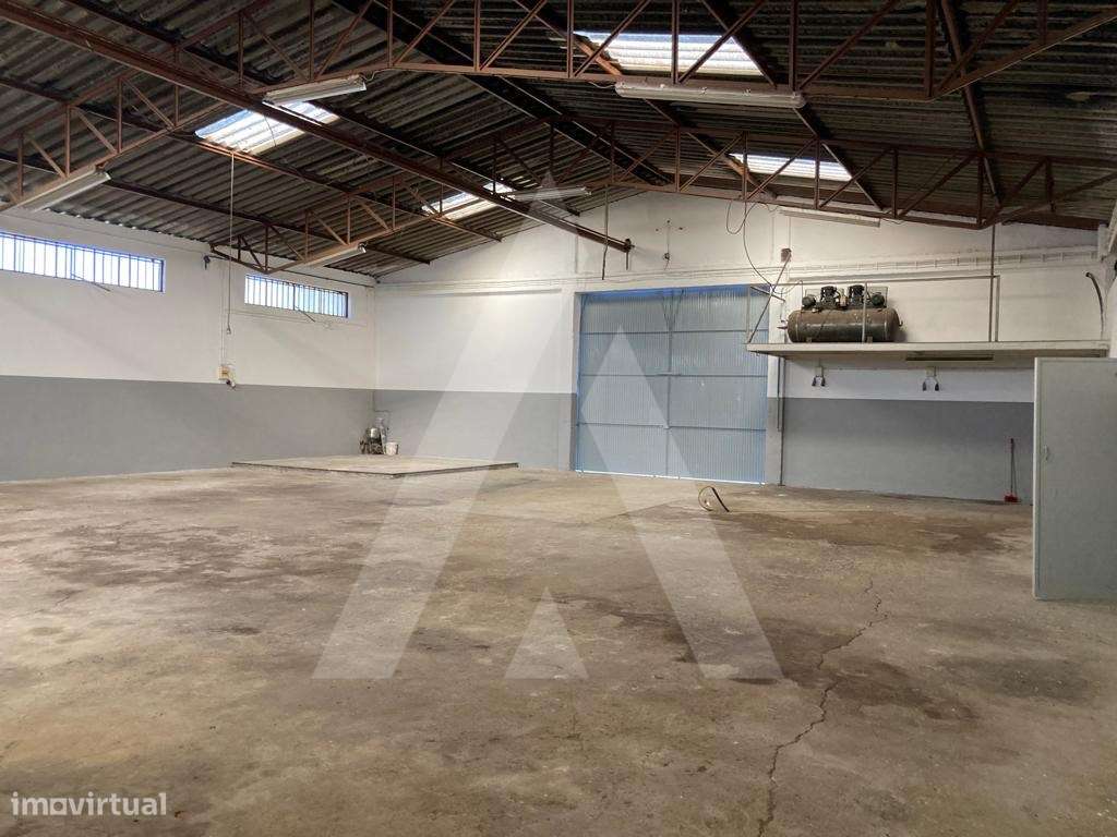 Pavilhão industrial com terreno anexo para venda na Palhaça - Grande imagem: 1/16