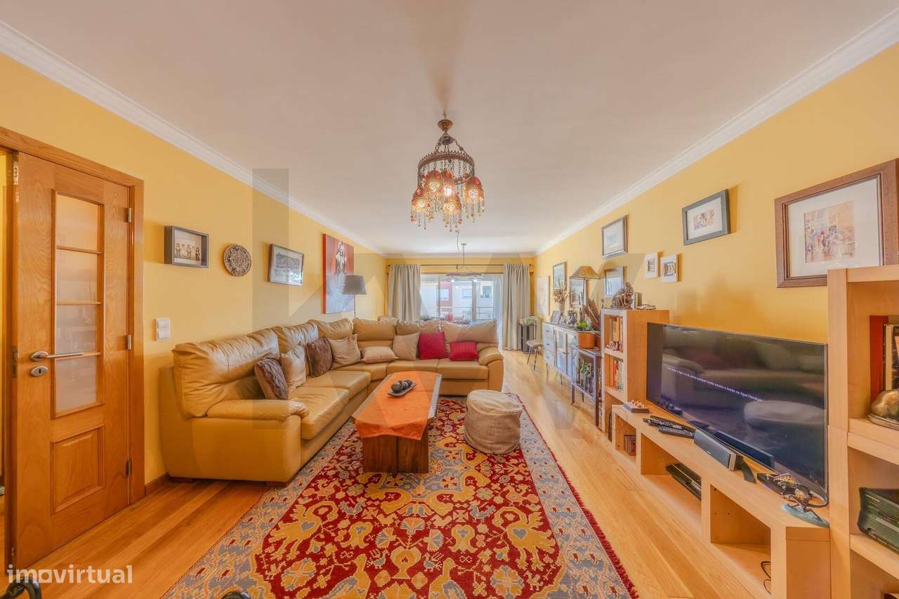 Apartamento T3 com Aproveitamento de Sótão e Excelentes Comodidades - Grande imagem: 2/49