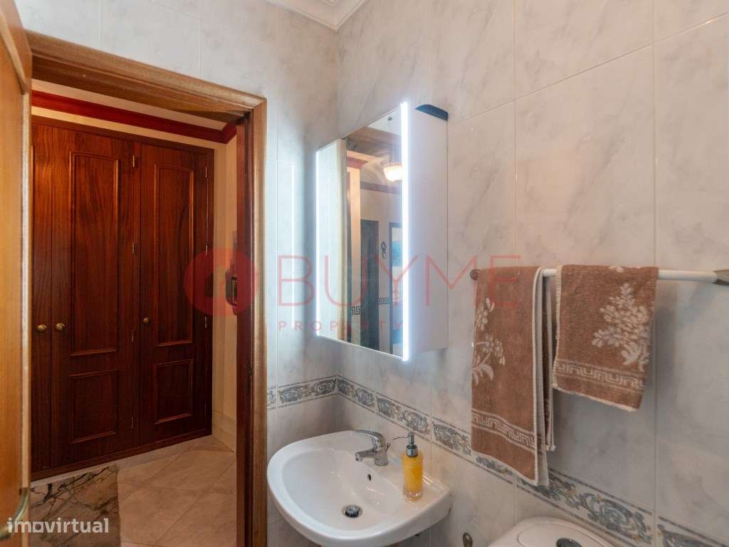 Apartamento T2 em Quarteira com Vista Mar a Poucos Passos da Praia-21