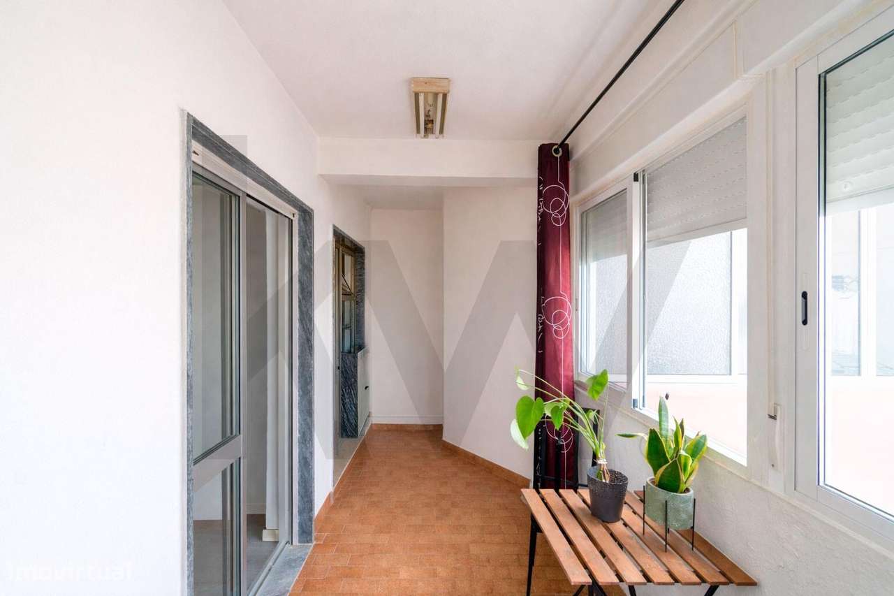 Apartamento T2 na Rua Dr. José Afonso, Quelfes - Conforto, Remodelado-12