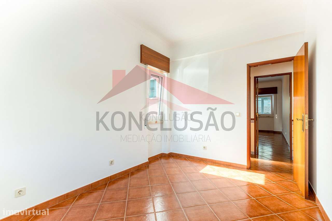 Apartamento T2 com logradouro, garagem e arrecadação – Póvoa de San...-9
