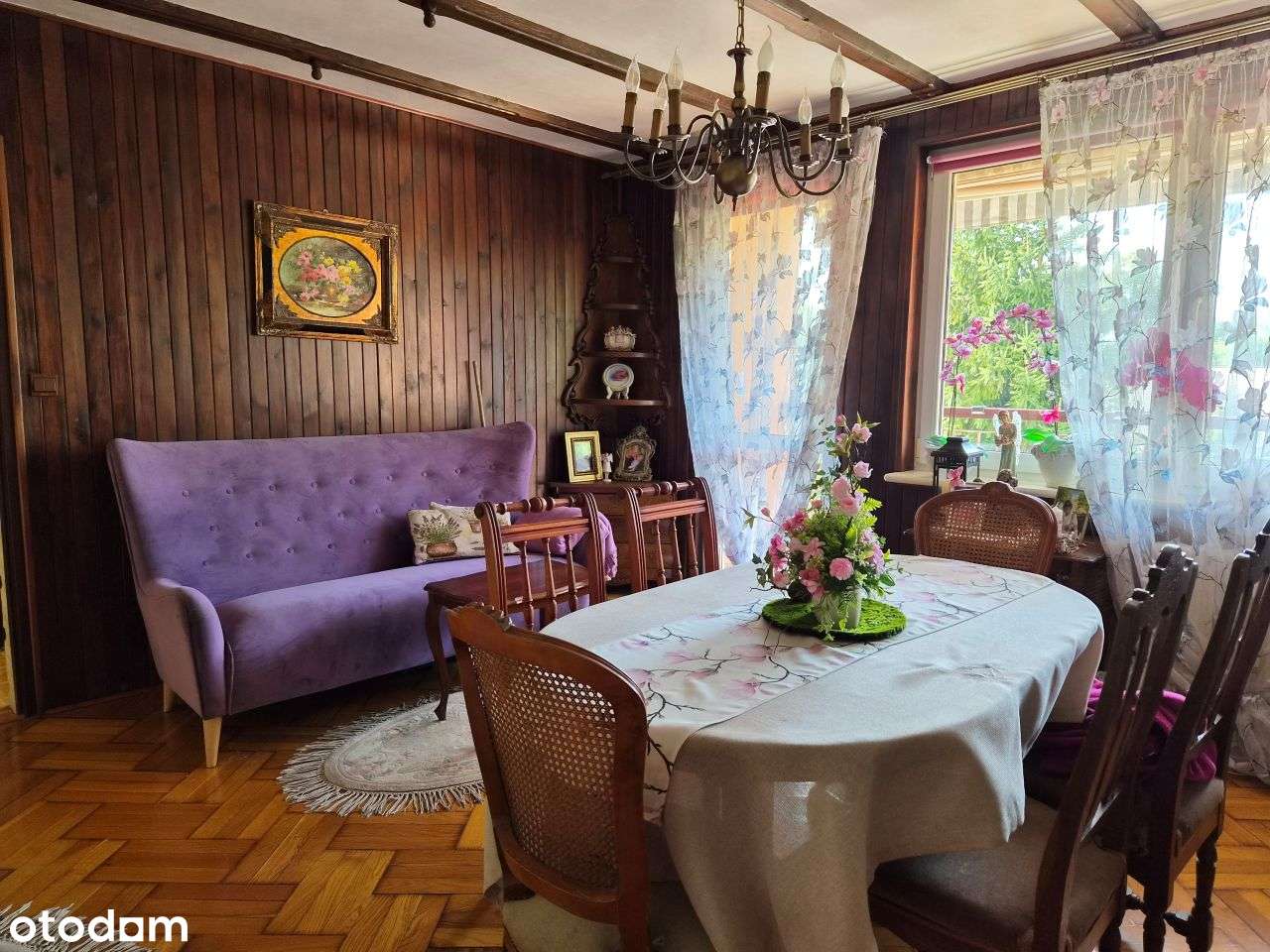 Klasyczna elegancja, dużo przestrzeni i gotowe do zamieszkania!-12
