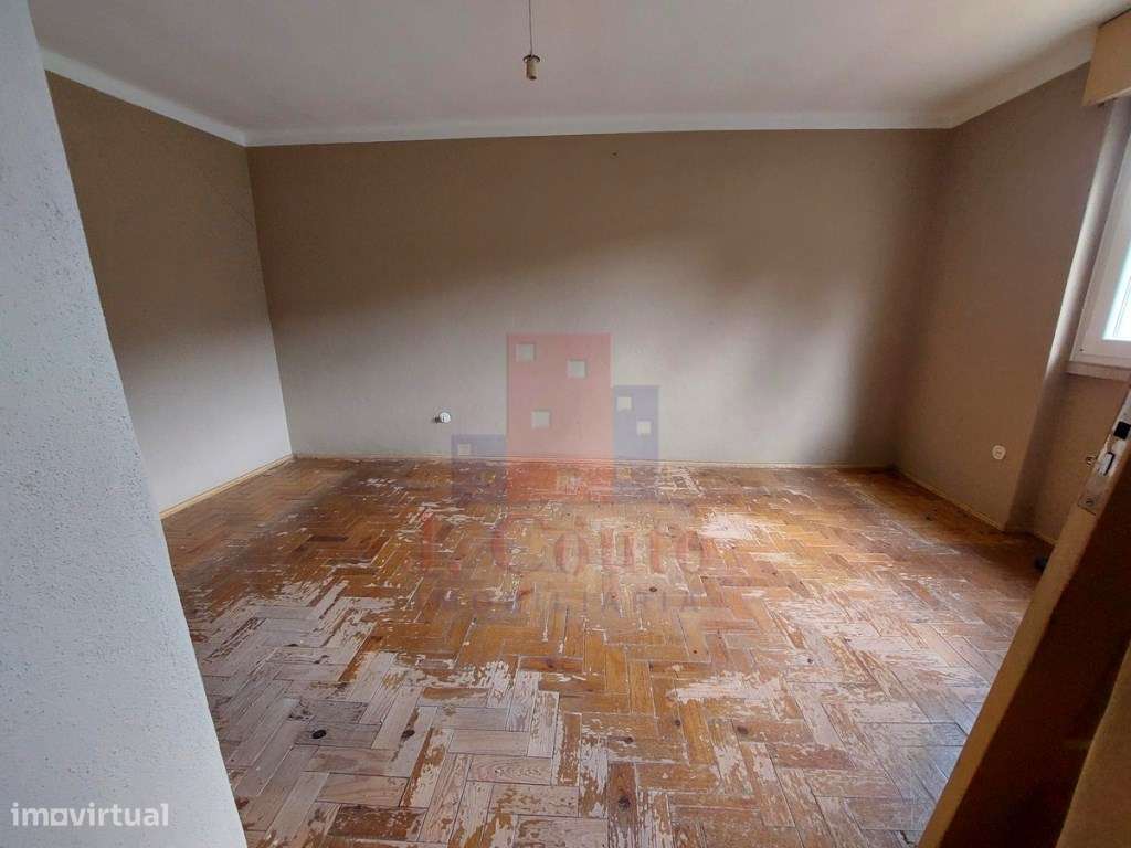 Casa Antiga para Restauro, Salir de Matos-17