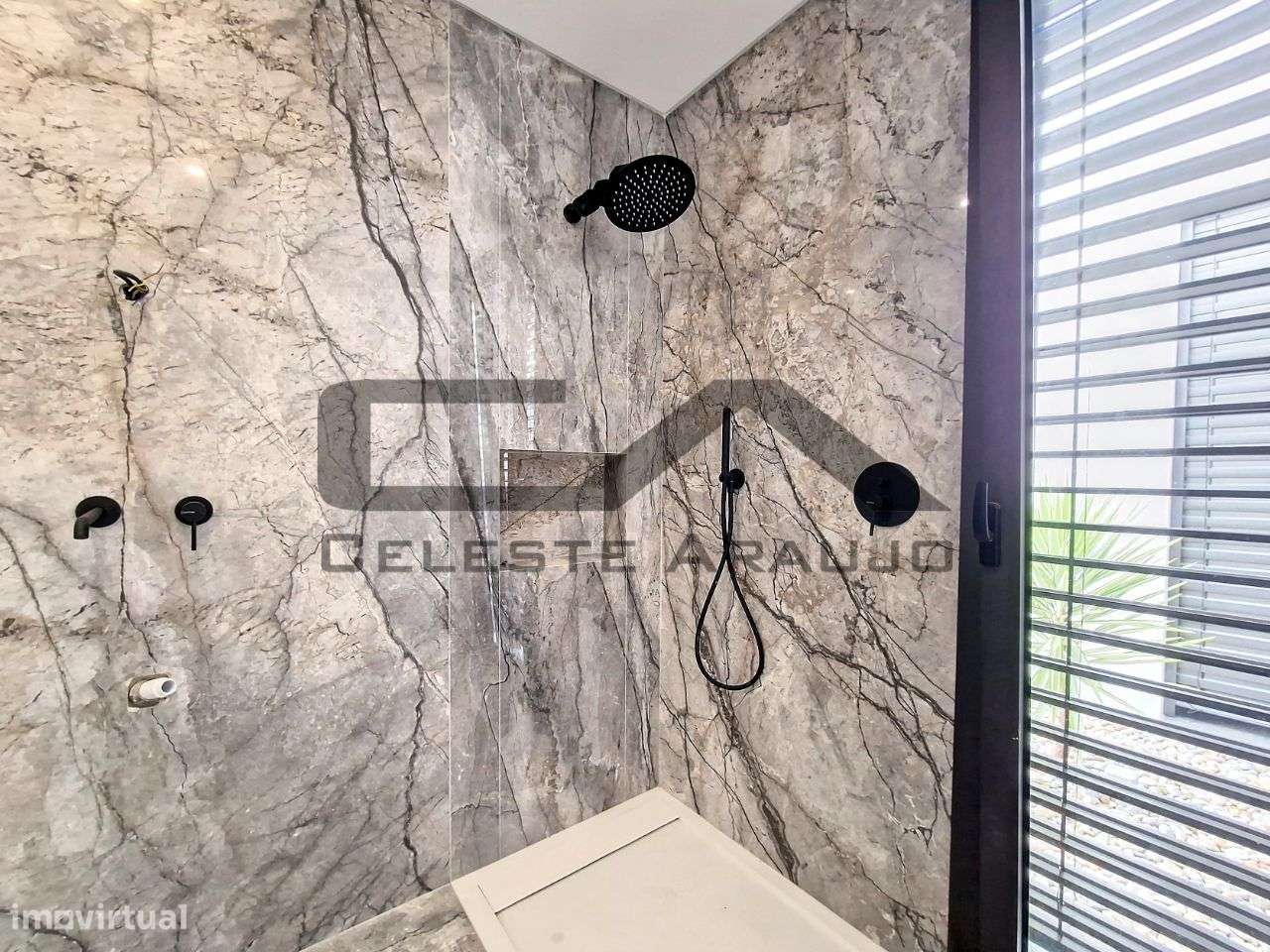 Moradia T4+1 Térrea, com piscina, Rio Meão-40